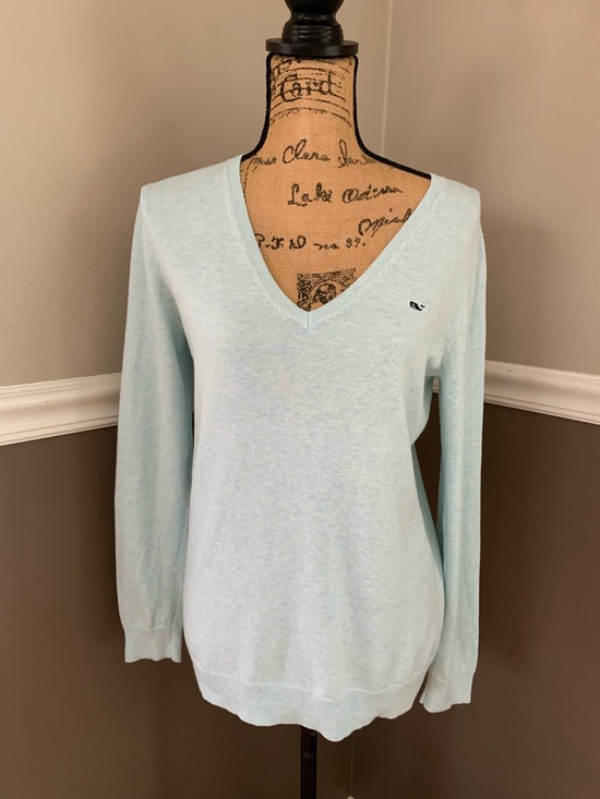 Sweaters - Vineyard Vines vintage size, small V-neck cotton sweater in cloud color VVGUC
